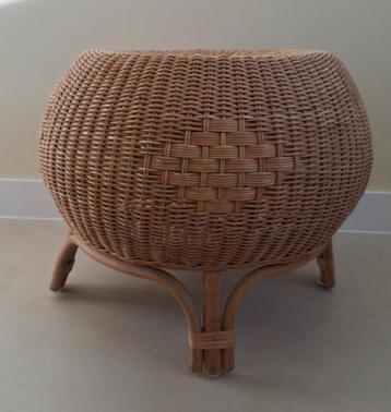 VINTAGE rotan poef / bijzettafel  beschikbaar voor biedingen