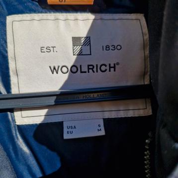 Woolrich donkerblauwe jas beschikbaar voor biedingen