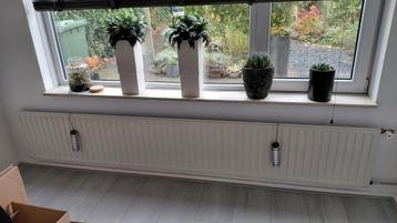 Nette Radiator  met Beugels  270 bij 44 beschikbaar voor biedingen