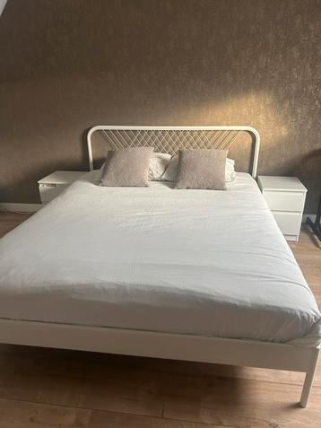 Wit tweepersoonsbed