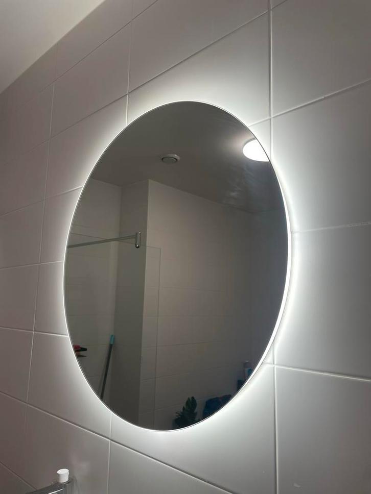 Ronde badkamerspiegel met verlichting, Huis en Inrichting, Woonaccessoires | Spiegels, Zo goed als nieuw, 50 tot 75 cm, Minder dan 100 cm