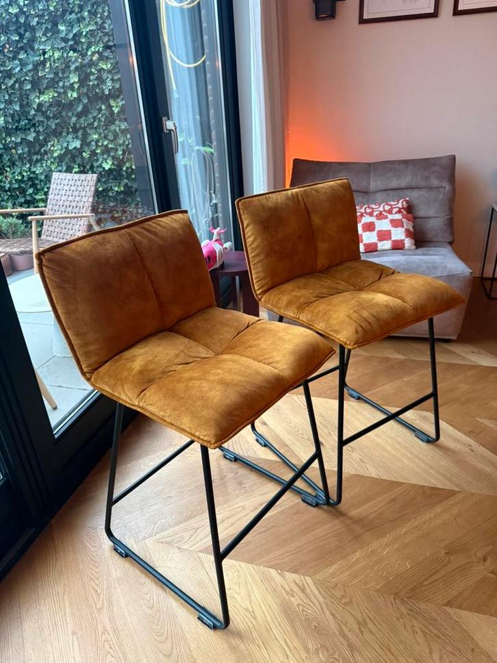 2 barkrukken van Eleonora (ruby), Huis en Inrichting, Barkrukken, Zo goed als nieuw, 60 tot 90 cm, 2 krukken, Met voetsteun, Ophalen