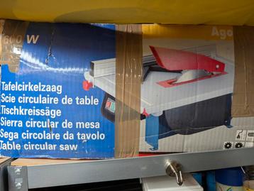 Cirkelzaag tafel compleet met zaagbladen beschikbaar voor biedingen