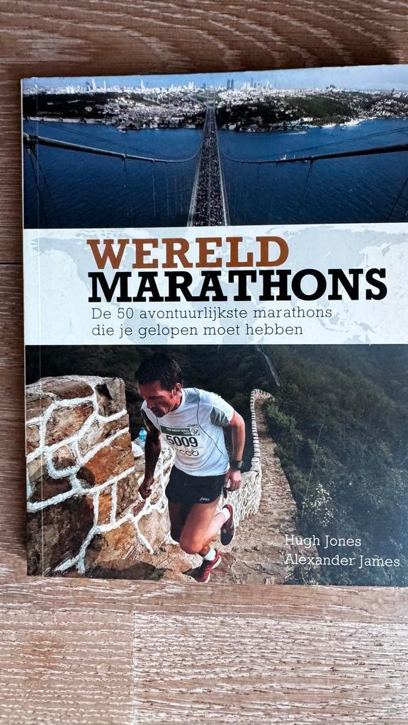 Wereld Marathons Boek, Boeken, Sportboeken, Zo goed als nieuw, Lopen en Fietsen, Ophalen of Verzenden