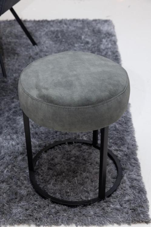 Hoge kortingen Showroommodellen Poefs zie beschrijving, Huis en Inrichting, Banken | Voetenbanken en Poefen, Nieuw, 50 tot 75 cm