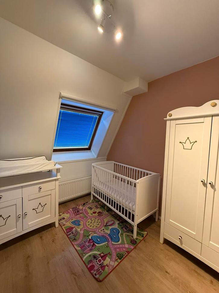Babykamer set: Kast, commode & bedje, Kinderen en Baby's, Kinderkamer | Commodes en Kasten, Gebruikt, Kast, 105 cm of meer, 100 cm of meer