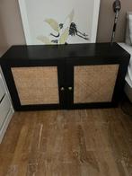 Zwart kastje met rotan deurtjes, Huis en Inrichting, Kasten | Dressoirs, Overige materialen, Gebruikt, 25 tot 50 cm, Met deur(en)