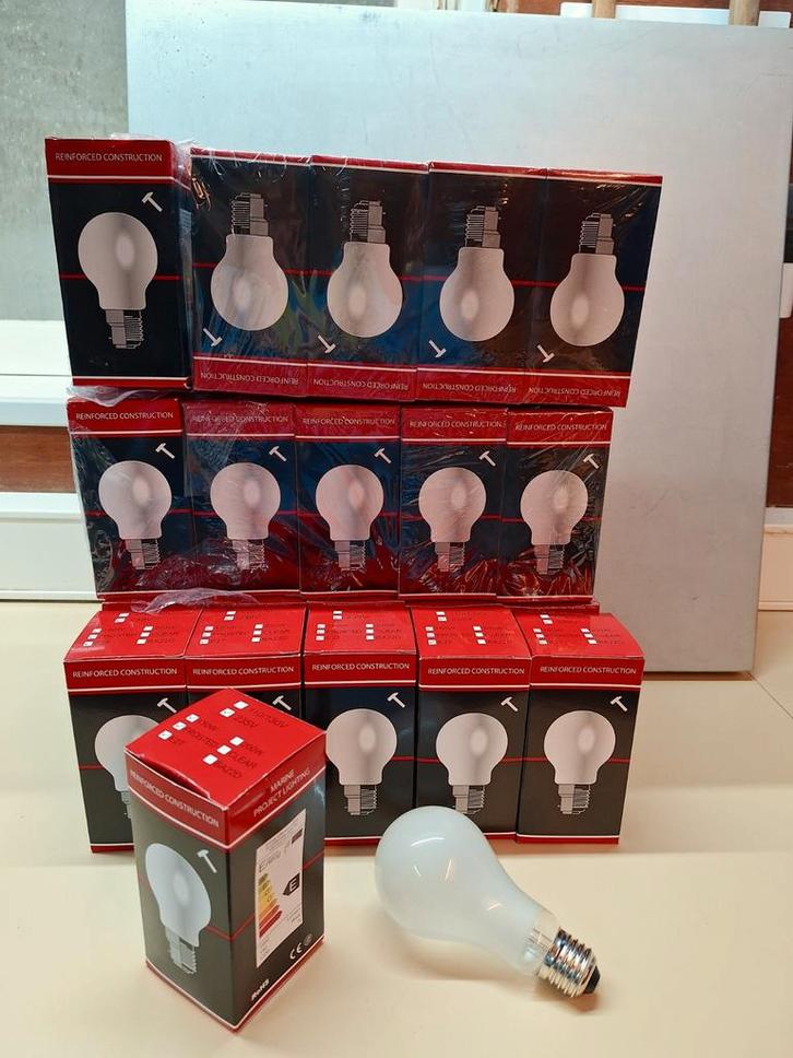 Partij 35 Nieuwe 150W Gloeilampen E27 Costanza, Huis en Inrichting, Lampen | Losse lampen, Nieuw, Gloeilamp, 60 watt of meer, E27 (groot)