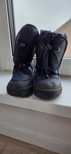 Donkerblauwe snowboots maat 35 - zo goed als nieuw, Kinderen en Baby's, Kinderkleding | Schoenen en Sokken, Jongen of Meisje, Ophalen of Verzenden