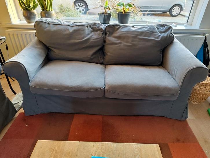 Gratis IKEA Ektorp tweezitsbank, Huis en Inrichting, Banken | Bankstellen, Gebruikt, Rechte bank, Tweepersoons, 150 tot 200 cm