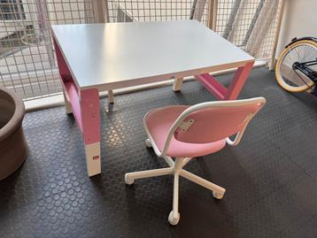 Roze PÅHL bureau en ÖRFJÄLL stoel voor groep 3-5 kind IKEA beschikbaar voor biedingen