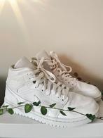 Nike sneaker WMNS Air Jordan 1 Mid | Maat EU 40| zgan, Ophalen of Verzenden, Zo goed als nieuw, Wit, Sneakers of Gympen