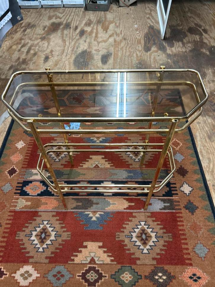 Gouden serveerwagen met glazen bladen, Huis en Inrichting, Tafels | Bijzettafels, Gebruikt, Ovaal, Minder dan 45 cm, Minder dan 55 cm