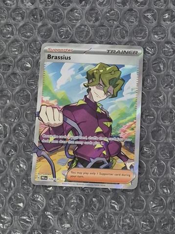 Full Art Trainer Brassius 135/131 Prismatic Evolutions Pokem beschikbaar voor biedingen