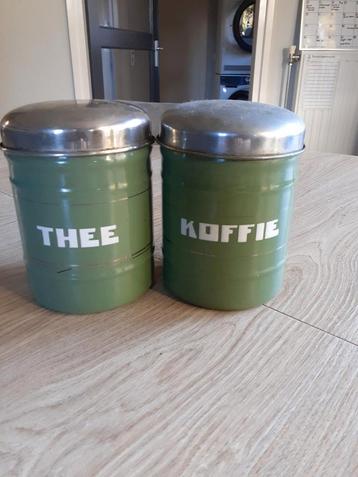 2 emaille voorraadbussen voor koffie en thee.  beschikbaar voor biedingen