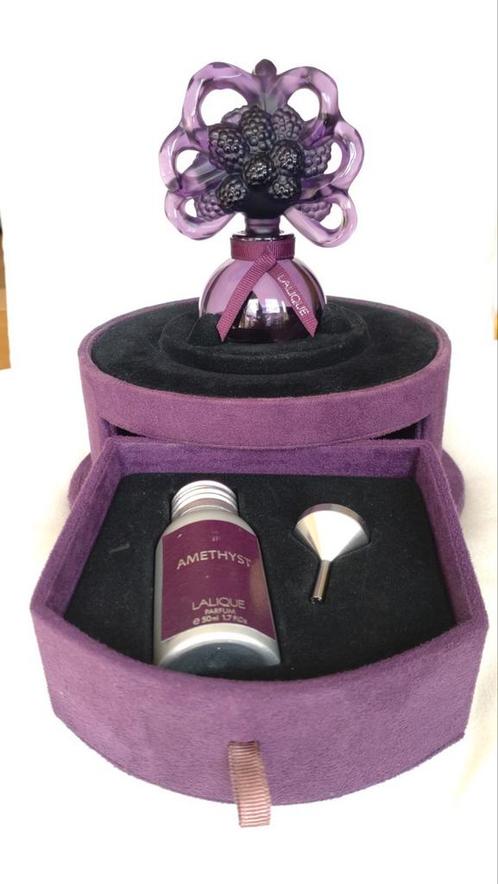 Lalique Kristallen flacon met 50 ml Amethist parfum extract., Verzamelen, Parfumverzamelingen, Zo goed als nieuw, Parfumfles, Gevuld