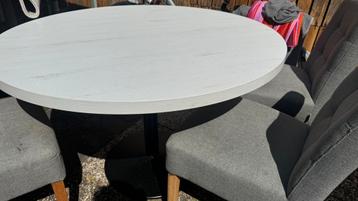 Ronde eettafel met 4 stoelen