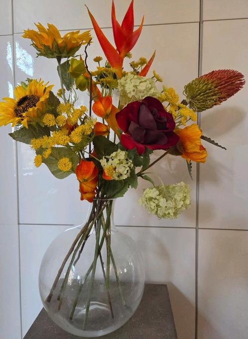 Mooi boeket met prachtige kunstbloemen, Huis en Inrichting, Woonaccessoires | Kunstplanten en Kunstbloemen, Zo goed als nieuw