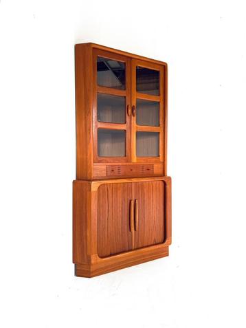 Vintage teakhouten hoekvitrine, Dyrlund ‘70 beschikbaar voor biedingen