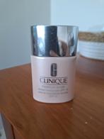 Clinique moisture surge met  tintje spf 15, Sieraden, Tassen en Uiterlijk, Uiterlijk | Gezichtsverzorging, Gebruikt, Ophalen of Verzenden