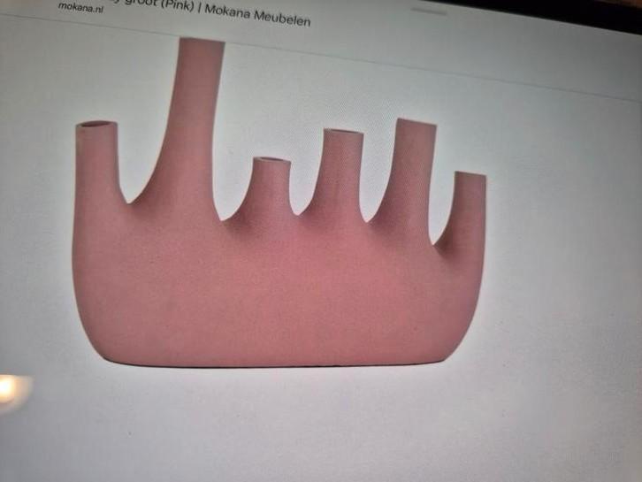 RICHMOND BLACK FRIDAY VAAS JODYPINK LARSE, Huis en Inrichting, Woonaccessoires | Vazen, Nieuw, Zwart, Minder dan 50 cm, Overige materialen