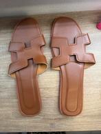 Bruine slippertjes, Kleding | Dames, Schoenen, Slippers, Bruin, Nieuw, Ophalen of Verzenden