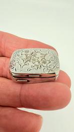 Verzilverd mooi oud pillendoosje. Deksel sluit goed., Antiek en Kunst, Ophalen of Verzenden, Zilver