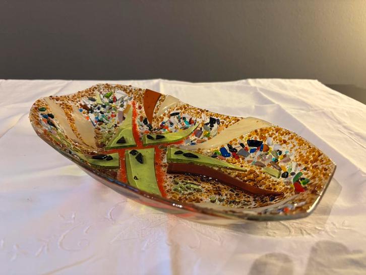 Fraaie glazen schaal, stukje kunst, Huis en Inrichting, Woonaccessoires | Schalen en Manden, Zo goed als nieuw, Rechthoekig, Glas