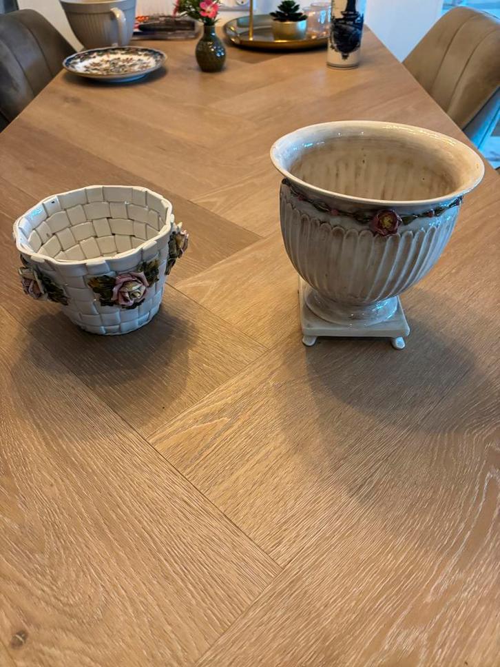 Twee sierlijke bloempotten, Antiek en Kunst, Antiek | Vazen, Ophalen of Verzenden