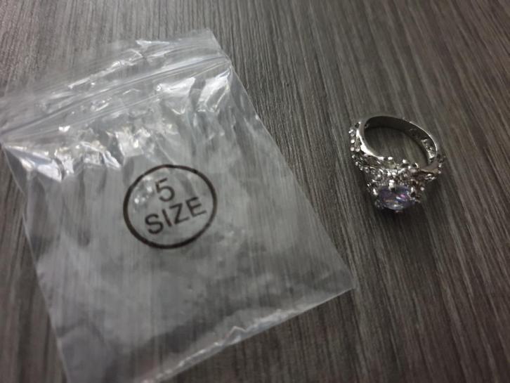 Zilveren ring met steentjes maat 5 (16) *nieuw* ~ TH0606, Sieraden, Tassen en Uiterlijk, Ringen, Nieuw, Dame, Kleiner dan 17, Zilver