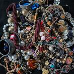 65 stuks vintage sieraden, Gebruikt, ., Ophalen of Verzenden, .