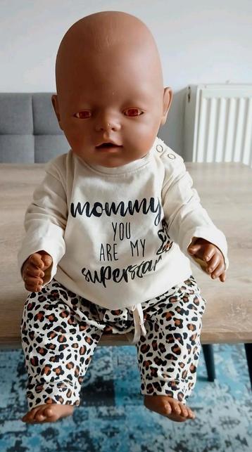 Donkere baby born pop bruine babypop roze ogen  beschikbaar voor biedingen