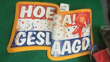 Hoera geslaagd hulde schild beschikbaar voor biedingen