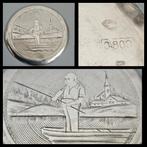 Antiek zilver,  gegraveerd zilveren plaatje,  visser in boot, Antiek en Kunst, Ophalen of Verzenden, Zilver