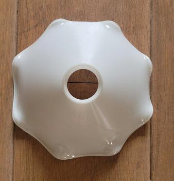 Vintage Wit Glazen Lampenkapje beschikbaar voor biedingen