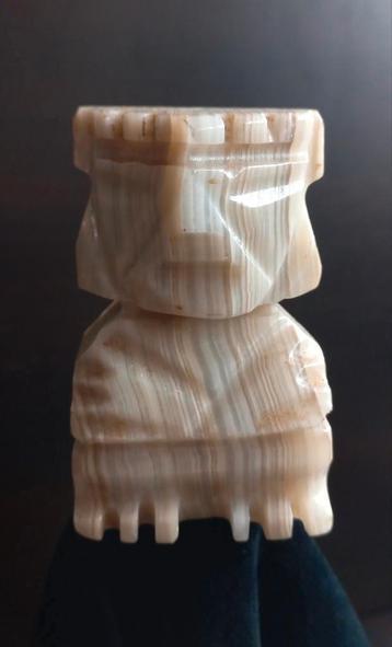 Honingkleurige onyxsteen Azteekse Tiki Maya--sculptuur beschikbaar voor biedingen