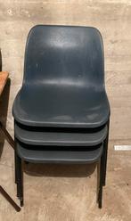 3 stapelbare stoelen., Huis en Inrichting, Stoelen, Ophalen, Gebruikt, Grijs, Vijf, Zes of meer stoelen