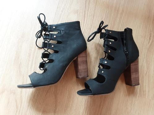 Nieuw paar hoge hakken van Aldo - maat 42,5 - zwart + hout, Kleding | Dames, Schoenen, Nieuw, Schoenen met hoge hakken, Zwart