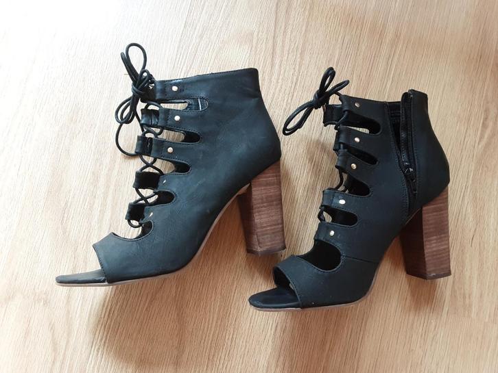 Nieuw paar hoge hakken van Aldo - maat 42,5 - zwart + hout, Kleding | Dames, Schoenen, Nieuw, Schoenen met hoge hakken, Zwart