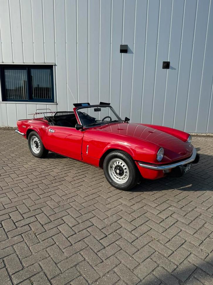 Triumph Spitfire 1300 (bj 1972), Auto's, Oldtimers, Bedrijf, Triumph, Benzine, Cabriolet, Handgeschakeld, Rood, Zwart, Leder, Ophalen
