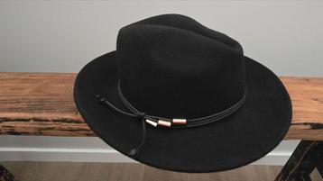 HOED ZWART beschikbaar voor biedingen