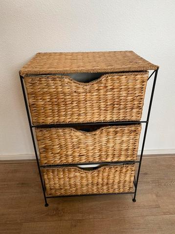 Wicker Kast met 3 Lades beschikbaar voor biedingen