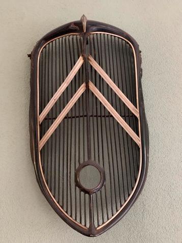 Mooie nostalgische grill van Citroën traction beschikbaar voor biedingen