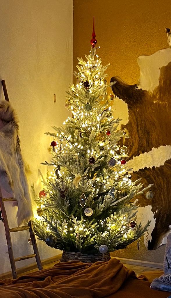 Prachtige 'snowy' kerstboom 210cm met tas vol kerstballen!!, Diversen, Kerst, Zo goed als nieuw, Ophalen