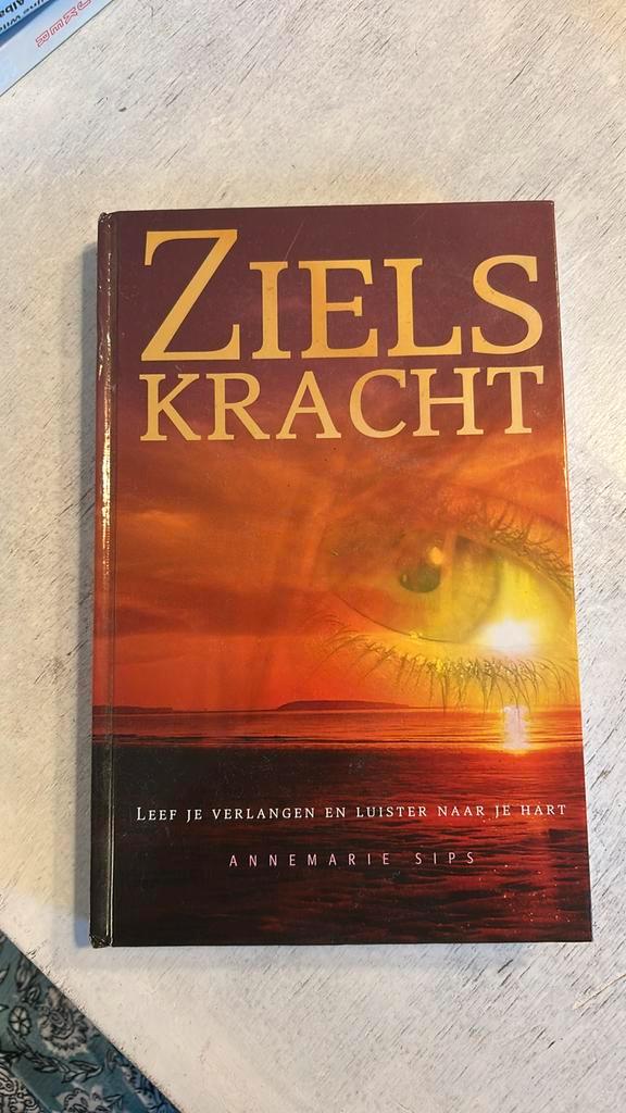 Annemarie Sips - Zielskracht, Boeken, Romans, Nieuw, Nederland, Ophalen of Verzenden