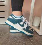 Nike dunk low, Kleding | Dames, Schoenen, Blauw, Ophalen of Verzenden, Sneakers of Gympen, Zo goed als nieuw