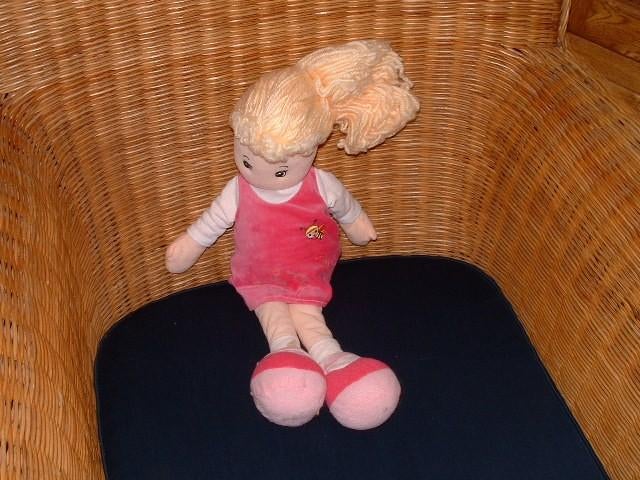 PRENATAL POPJE MEISJE VELOURS HUIDSKLEUR MET LANG G, Kinderen en Baby's, Speelgoed | Knuffels en Pluche, Ophalen of Verzenden