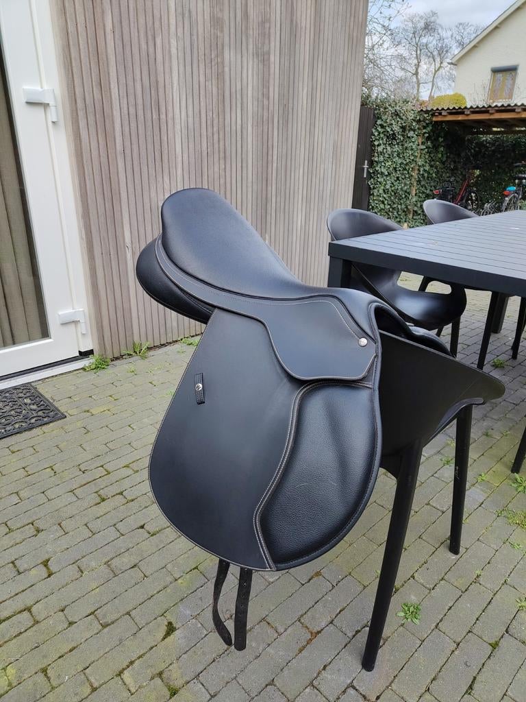 Wintec HART springzadel 17,5 inch, Dieren en Toebehoren, Paarden en Pony's | Zadels, Ophalen of Verzenden, Zo goed als nieuw, Springen