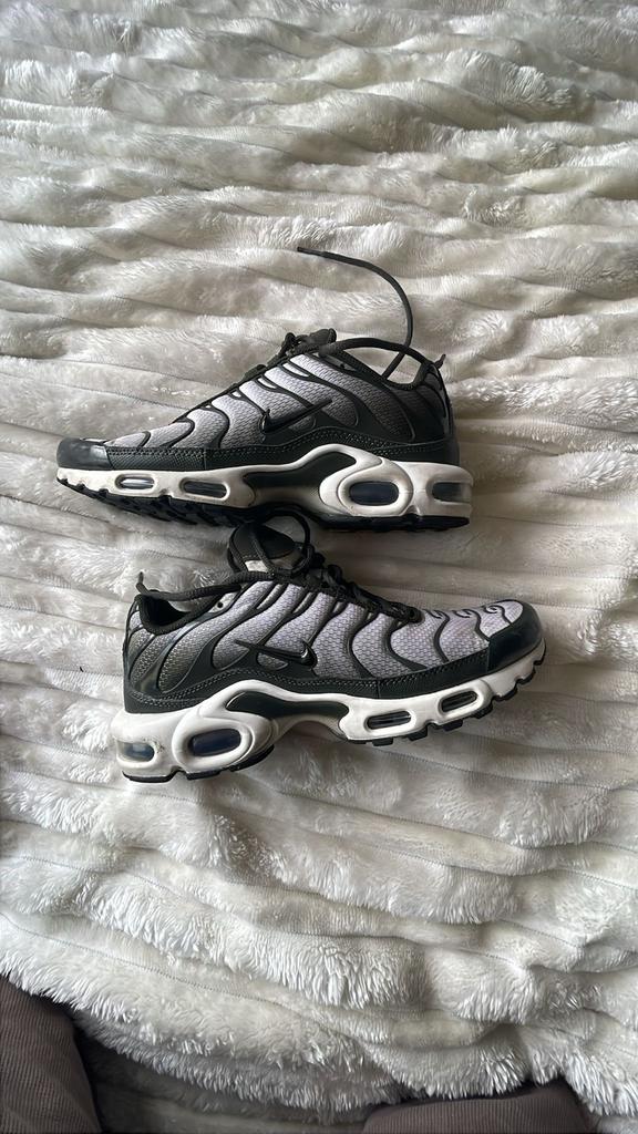 Nike Air Max Plus TN - Maat 40, Kleding | Heren, Schoenen, Ophalen of Verzenden, Gedragen, Zwart, Sneakers of Gympen