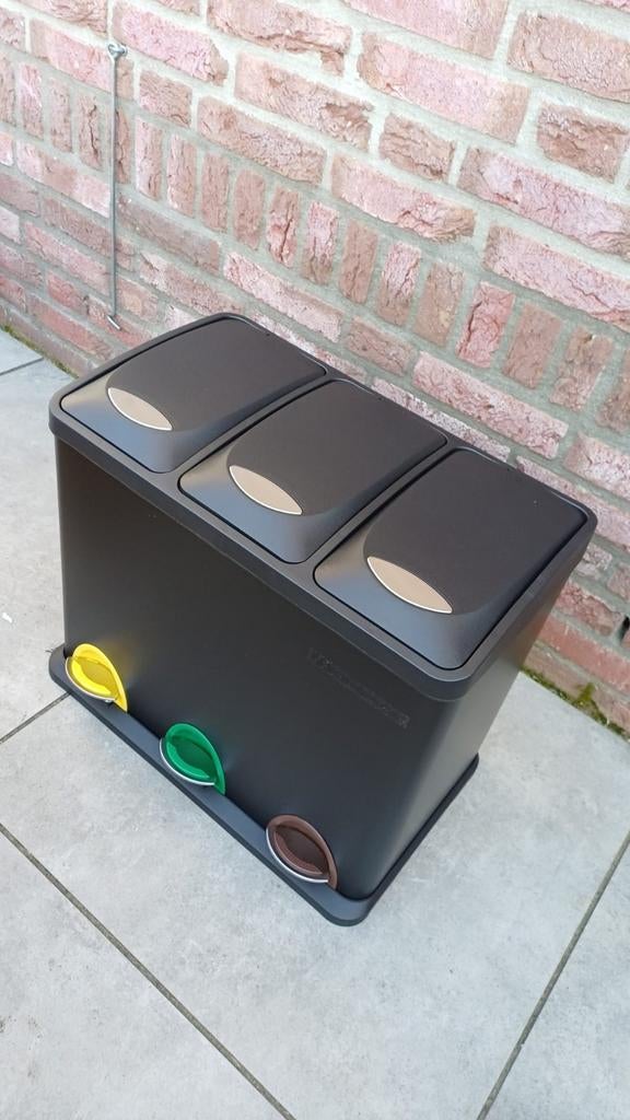 Prullenbak zwart met 3 bakken 47x28,3x39,5 LxBxH
45L 3x15L, Met pedaal, Nieuw, 40 liter of meer, Ophalen of Verzenden